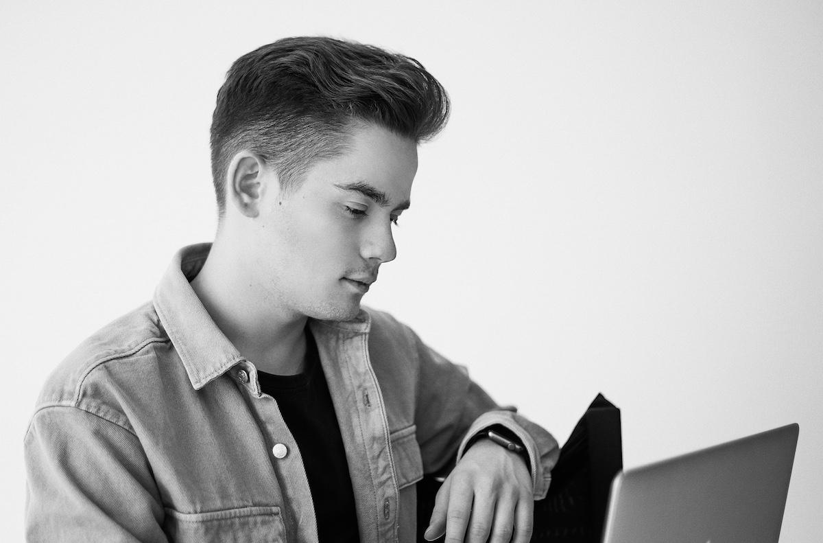 Олег Олейник