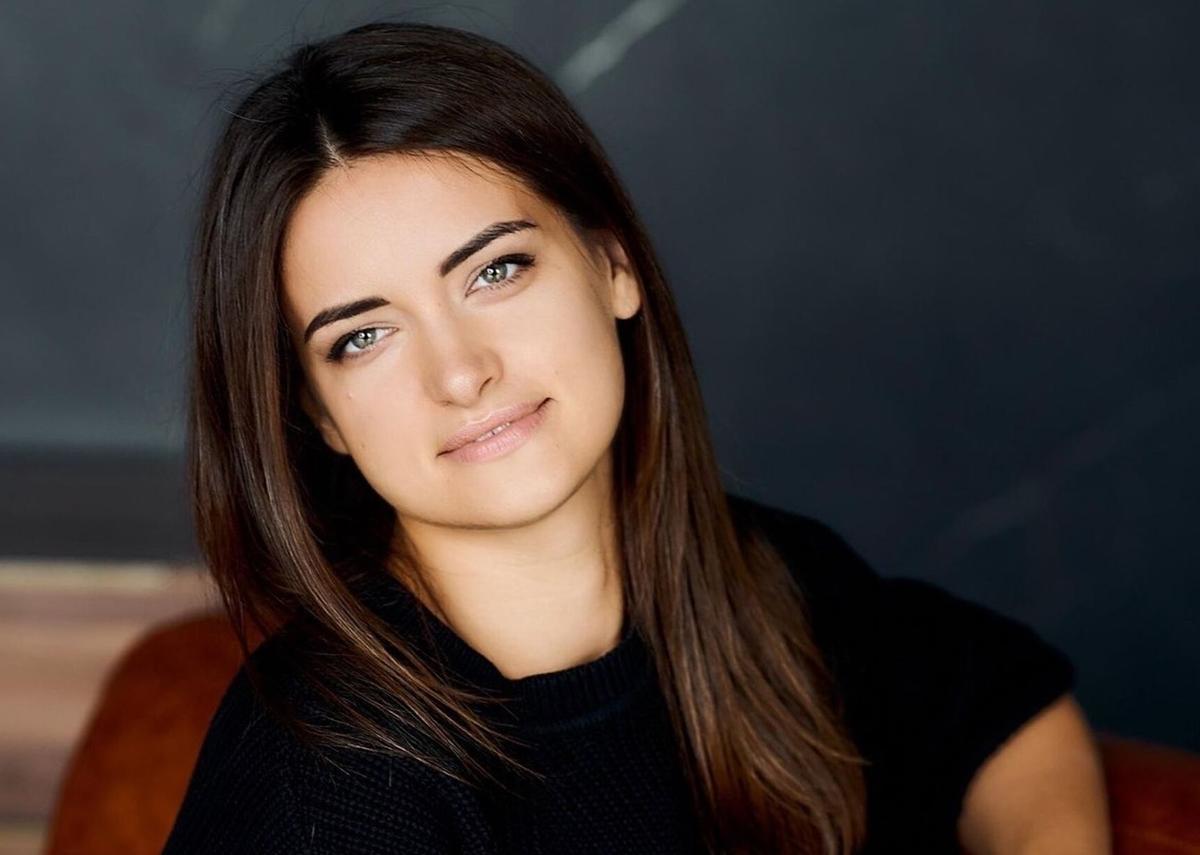 Олена Мельник